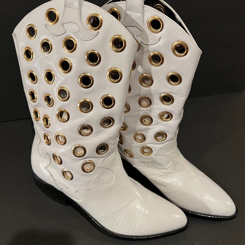 COWBOY CARTER LIKE -NEW WHITE LEATHER COWBOY BOOTS W/ BRASS EYELETS